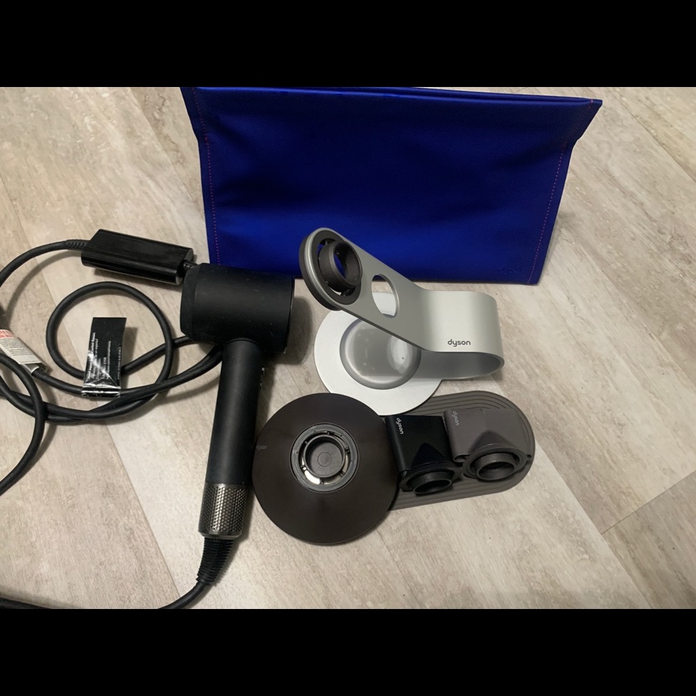 Dyson supersonic hair dryer